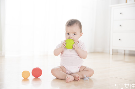 小孩可以經(jīng)常艾葉泡腳嗎 小孩艾葉泡酒多久一次 小孩可以經(jīng)常艾葉泡腳嗎 小孩艾葉泡酒多久一次