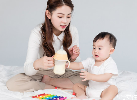 嬰兒吃面條放鹽嗎 嬰兒面條怎么做好吃 嬰兒吃面條放鹽嗎 嬰兒面條怎么做好吃