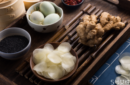 蝦片要炸多長時(shí)間 蝦片是冷油炸還是熱油炸