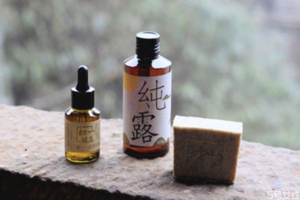 純露直接噴臉好還是濕敷好 純露直接拍臉還是噴臉效果好 純露直接噴臉好還是濕敷好 純露直接拍臉還是噴臉效果好