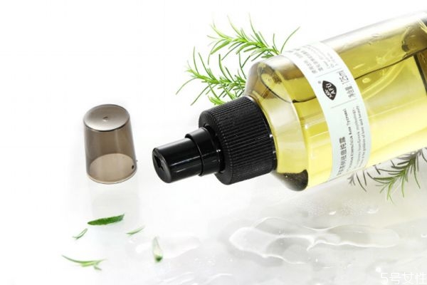 純露放冰箱后再拿出來用不會變質(zhì)嗎 純露過期了還能用嗎 純露放冰箱后再拿出來用不會變質(zhì)嗎 純露過期了還能用嗎