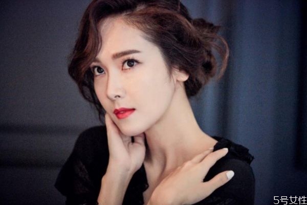 白頭粉刺和黑頭粉刺的區(qū)別 臉上長白頭粉刺怎么去除 白頭粉刺和黑頭粉刺的區(qū)別 臉上長白頭粉刺怎么去除