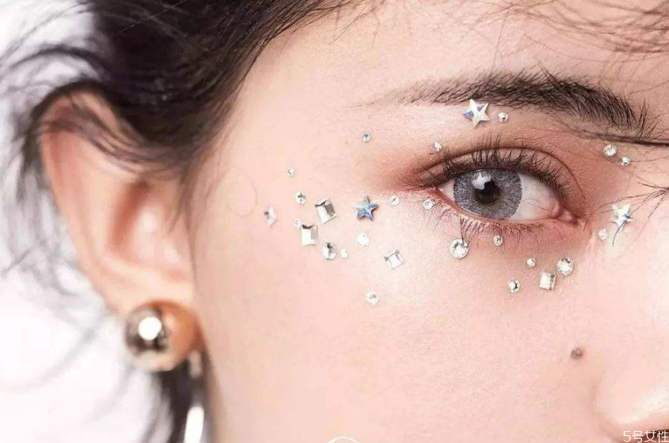 眼妝包括什么 畫(huà)眼妝步驟講解 眼妝包括什么 畫(huà)眼妝步驟講解