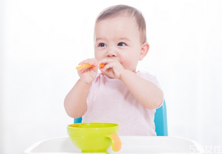 嬰兒吃雞蛋為什么不能吃蛋清 嬰兒吃蛋黃好還是蛋清好 嬰兒吃雞蛋為什么不能吃蛋清 嬰兒吃蛋黃好還是蛋清好