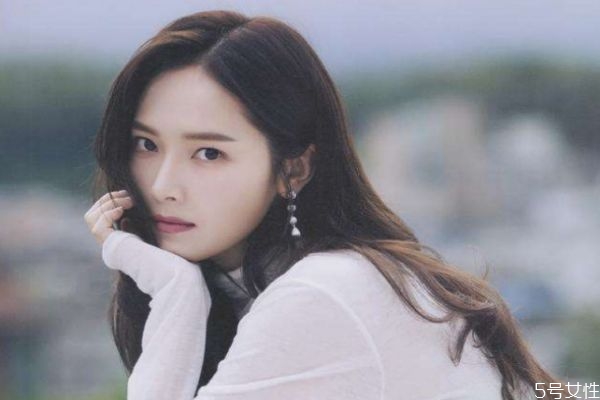 白頭粉刺和黑頭粉刺的區(qū)別 臉上長白頭粉刺怎么去除 白頭粉刺和黑頭粉刺的區(qū)別 臉上長白頭粉刺怎么去除