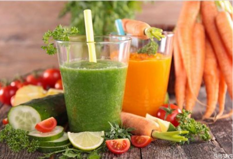 喝生的芹菜汁會(huì)拉肚子嗎 芹菜汁什么時(shí)候喝最減肥 喝生的芹菜汁會(huì)拉肚子嗎 芹菜汁什么時(shí)候喝最減肥