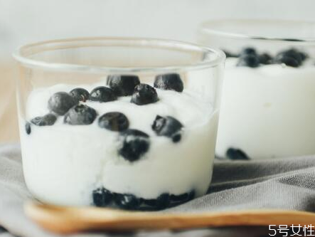 空腹喝酸奶可以減肥嗎 空腹喝酸奶有什么危害 空腹喝酸奶可以減肥嗎 空腹喝酸奶有什么危害