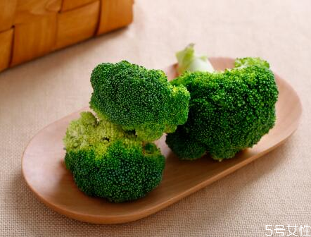 西蘭花怎么吃減肥 西蘭花榨汁要先煮熟嗎 西蘭花怎么吃減肥 西蘭花榨汁要先煮熟嗎
