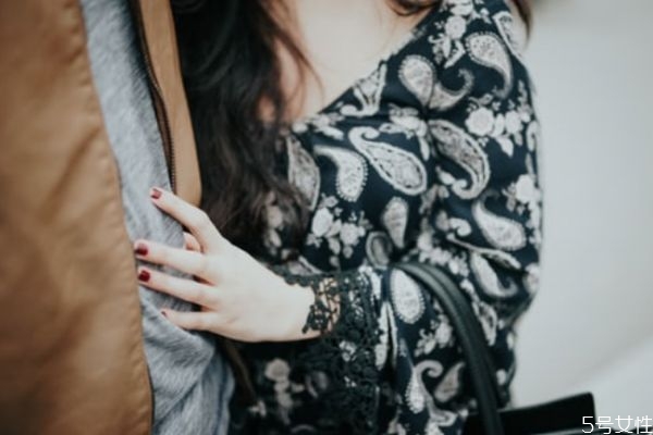 已婚男人聯(lián)系初戀什么心理 男人對(duì)初戀是什么心理 已婚男人聯(lián)系初戀什么心理 男人對(duì)初戀是什么心理