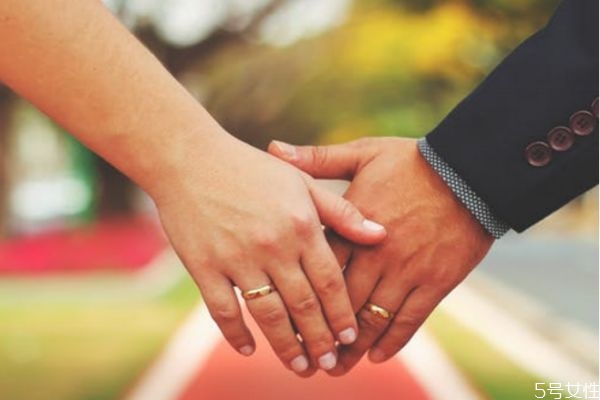 丈夫出軌妻子冷戰(zhàn)好嗎 妻子用這些方法去應(yīng)對(duì) 丈夫出軌妻子冷戰(zhàn)好嗎 妻子用這些方法去應(yīng)對(duì)