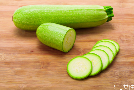 為什么西葫蘆炒著吃致癌 西葫蘆致癌的說(shuō)法是真的嗎 為什么西葫蘆炒著吃致癌 西葫蘆致癌的說(shuō)法是真的嗎