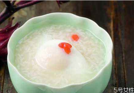 孕婦可以吃酒釀蛋嗎 酒釀蛋吃太多有什么壞處 孕婦可以吃酒釀蛋嗎 酒釀蛋吃太多有什么壞處