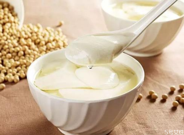 豆腐腦和豆?jié){哪個(gè)更有營養(yǎng) 減肥可以吃豆腐腦嗎 豆腐腦和豆?jié){哪個(gè)更有營養(yǎng) 減肥可以吃豆腐腦嗎