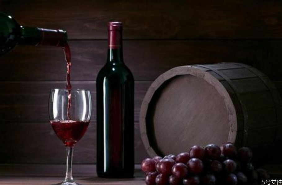 沒有開瓶器怎么開紅酒 紅酒瓶塞斷了一半怎么取出來 沒有開瓶器怎么開紅酒 紅酒瓶塞斷了一半怎么取出來