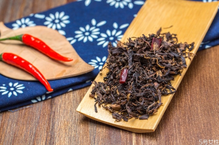 梅干菜越黑越好嗎 干的梅干菜要泡多久 梅干菜越黑越好嗎 干的梅干菜要泡多久