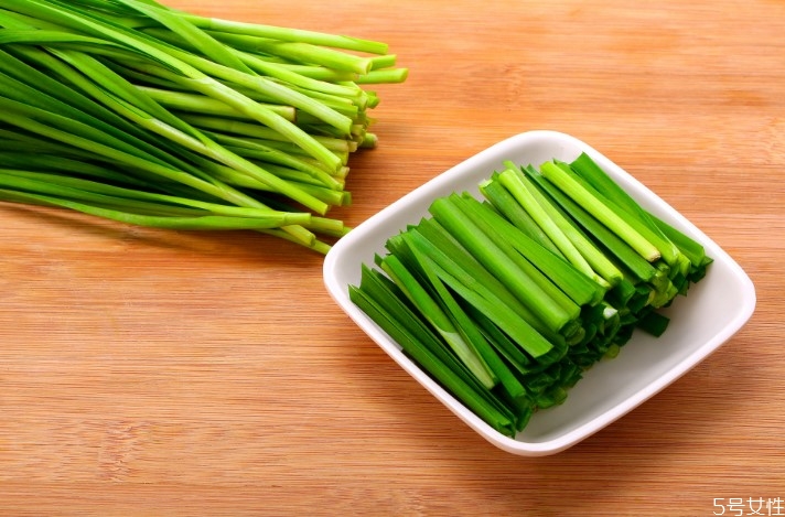 野韭菜一般長(zhǎng)在什么地方 野韭菜的副作用 野韭菜一般長(zhǎng)在什么地方 野韭菜的副作用