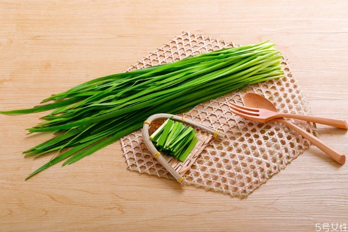 野韭菜一般長(zhǎng)在什么地方 野韭菜的副作用 野韭菜一般長(zhǎng)在什么地方 野韭菜的副作用