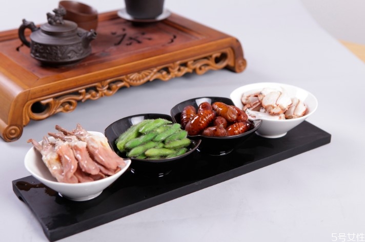 水煮蠶蛹煮多久 蠶蛹是冷水下鍋還是熱水下鍋 水煮蠶蛹煮多久 蠶蛹是冷水下鍋還是熱水下鍋