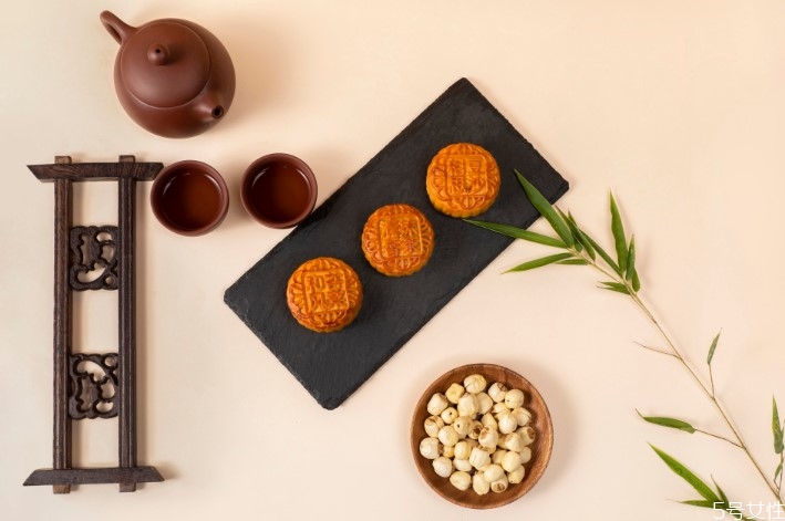 月餅漏氣了還能吃嗎 月餅漏氣多久會(huì)壞 月餅漏氣了還能吃嗎 月餅漏氣多久會(huì)壞