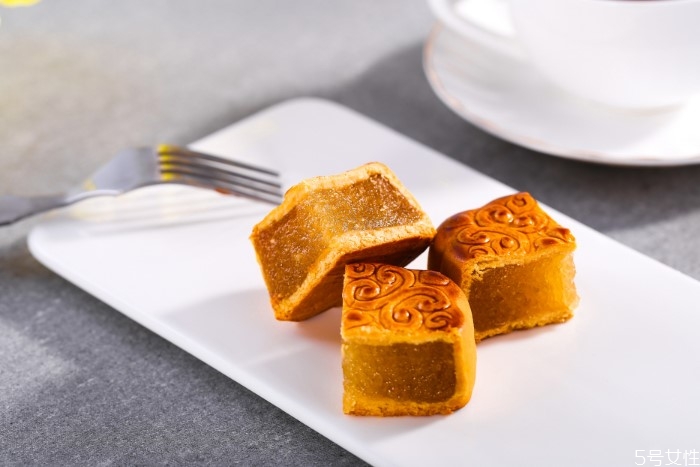 月餅漏氣了還能吃嗎 月餅漏氣多久會(huì)壞 月餅漏氣了還能吃嗎 月餅漏氣多久會(huì)壞