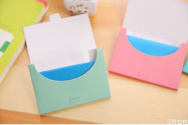 吸油紙會將粉底也吸走嗎 吸油紙的錯誤用法 吸油紙會將粉底也吸走嗎 吸油紙的錯誤用法