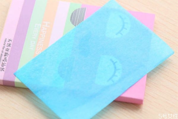 紙巾擦臉真的好嗎 用吸油紙會破壞肌膚水油平衡嗎 紙巾擦臉真的好嗎 用吸油紙會破壞肌膚水油平衡嗎