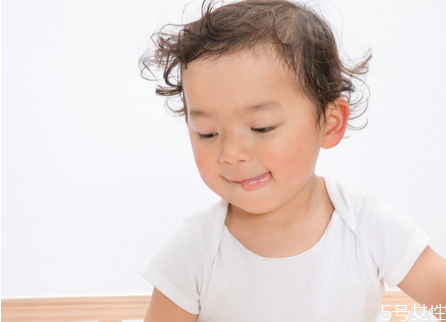 小孩蛔蟲(chóng)病怎么治 小孩蛔蟲(chóng)病的癥狀有哪些 小孩蛔蟲(chóng)病怎么治 小孩蛔蟲(chóng)病的癥狀有哪些