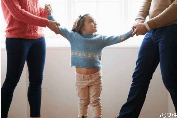 孩子會(huì)恨離婚的媽媽嗎 父母離婚孩子會(huì)怨恨誰(shuí) 孩子會(huì)恨離婚的媽媽嗎 父母離婚孩子會(huì)怨恨誰(shuí)