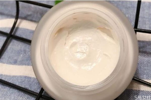 珍珠膏是化妝品還是護膚品 珍珠膏的正確使用方法 珍珠膏是化妝品還是護膚品 珍珠膏的正確使用方法