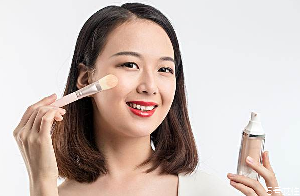 粉底液的其他用途 化妝品過(guò)期怎么變廢為寶 粉底液的其他用途 化妝品過(guò)期怎么變廢為寶