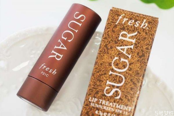 晚上用什么潤唇比較好 一天涂幾次唇膏比較好 晚上用什么潤唇比較好 一天涂幾次唇膏比較好