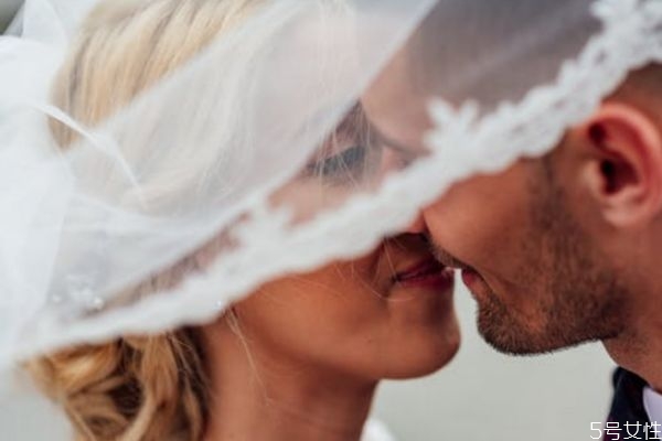 離婚要想清楚這三個(gè)問題 對準(zhǔn)備離婚女人的忠告 離婚要想清楚這三個(gè)問題 對準(zhǔn)備離婚女人的忠告