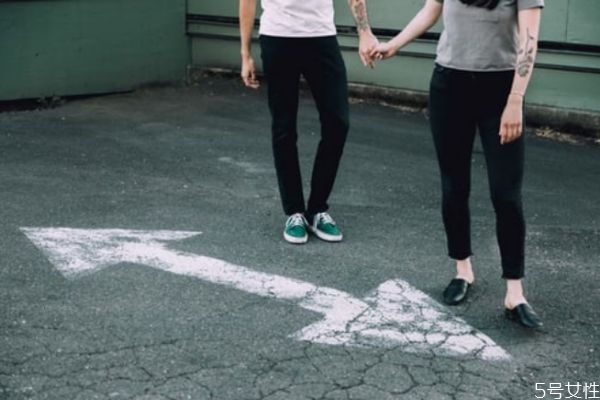 離婚要想清楚這三個(gè)問題 對準(zhǔn)備離婚女人的忠告 離婚要想清楚這三個(gè)問題 對準(zhǔn)備離婚女人的忠告