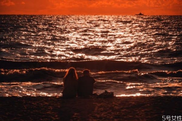 女人出軌說(shuō)謊最準(zhǔn)的表現(xiàn) 女人出軌了最常說(shuō)的話 女人出軌說(shuō)謊最準(zhǔn)的表現(xiàn) 女人出軌了最常說(shuō)的話