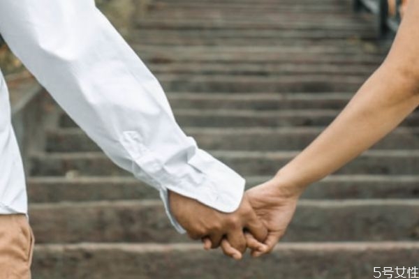 離婚怎樣讓老公回心轉(zhuǎn)意 勸老公回心轉(zhuǎn)意的話語 離婚怎樣讓老公回心轉(zhuǎn)意 勸老公回心轉(zhuǎn)意的話語