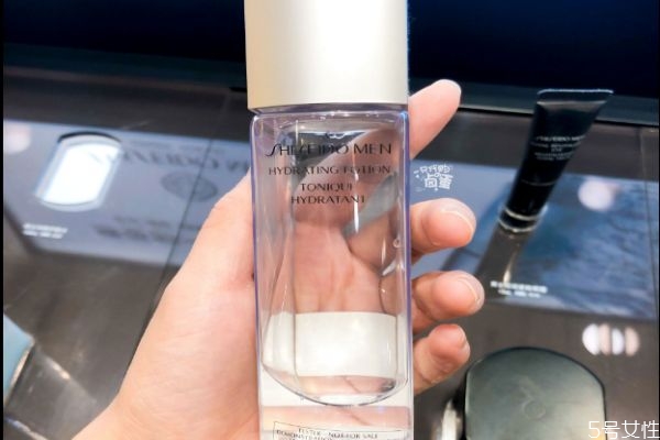 精華水能代替爽膚水嗎 什么化妝水適合敏感肌膚 精華水能代替爽膚水嗎 什么化妝水適合敏感肌膚