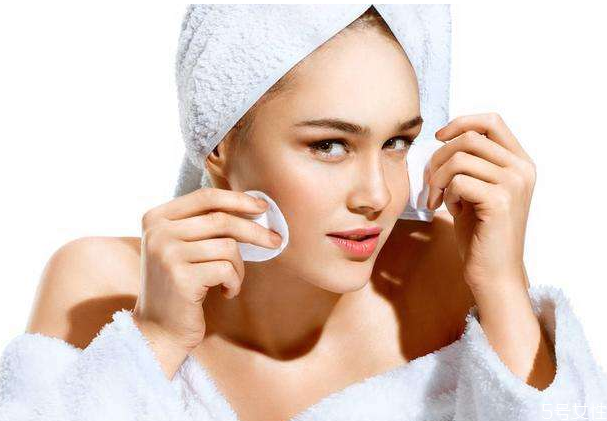 卸妝水進(jìn)眼睛眼睛會瞎嗎 卸妝水進(jìn)眼睛會有危險(xiǎn)嗎 卸妝水進(jìn)眼睛眼睛會瞎嗎 卸妝水進(jìn)眼睛會有危險(xiǎn)嗎