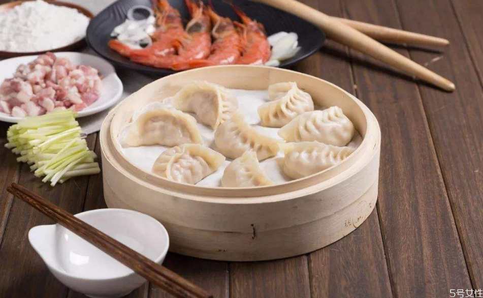 剛包的餃子怎么放冰箱 餃子放冰箱粘在一起怎么辦 剛包的餃子怎么放冰箱 餃子放冰箱粘在一起怎么辦