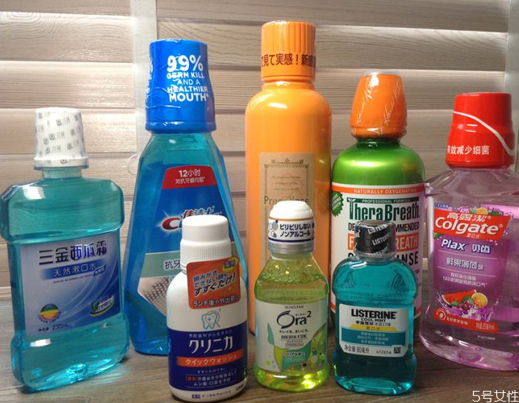 漱口水吐出黑色的東西是什么 漱口水可以長期使用嗎 漱口水吐出黑色的東西是什么 漱口水可以長期使用嗎