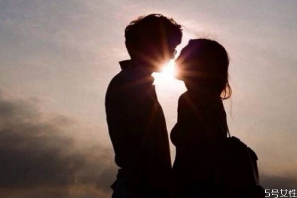 怎么和女生確定關(guān)系 男生遲遲不確定關(guān)系 怎么和女生確定關(guān)系 男生遲遲不確定關(guān)系