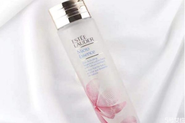 精華水能代替爽膚水嗎 什么化妝水適合敏感肌膚 精華水能代替爽膚水嗎 什么化妝水適合敏感肌膚