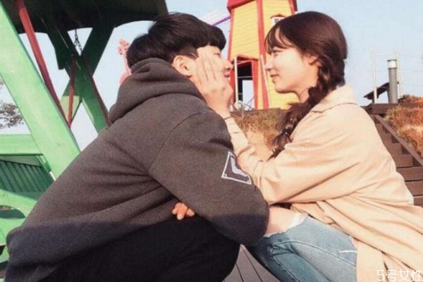 情侶交往多久適合發(fā)生性行為 情侶一起睡覺(jué)男生能忍住嗎 情侶交往多久適合發(fā)生性行為 情侶一起睡覺(jué)男生能忍住嗎