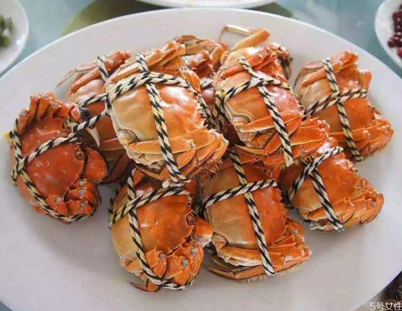 螃蟹買回來要放水里嗎 螃蟹不放水能活多久 螃蟹買回來要放水里嗎 螃蟹不放水能活多久