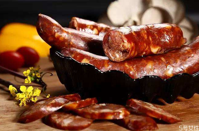 臘腸是生的還是熟的 臘腸變酸什么原因 臘腸是生的還是熟的 臘腸變酸什么原因