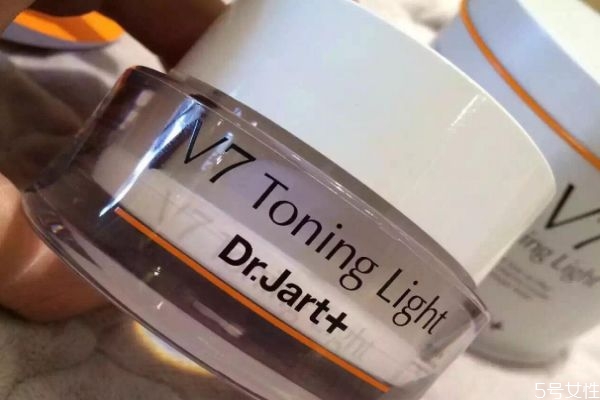 素顏霜一般多久過期 過期素顏霜妙用 素顏霜一般多久過期 過期素顏霜妙用