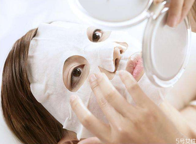 敷面膜可以敷在眼睛周圍嗎 面膜不避開眼周會怎么樣 敷面膜可以敷在眼睛周圍嗎 面膜不避開眼周會怎么樣