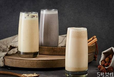 晚上喝無糖奶茶會(huì)發(fā)胖嗎 不加糖的奶茶有多少熱量