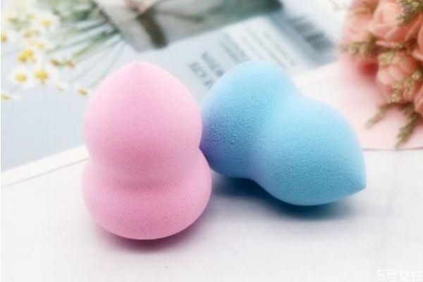 新買(mǎi)的美妝蛋要泡多長(zhǎng)時(shí)間 美妝蛋每次用完怎么保存合適