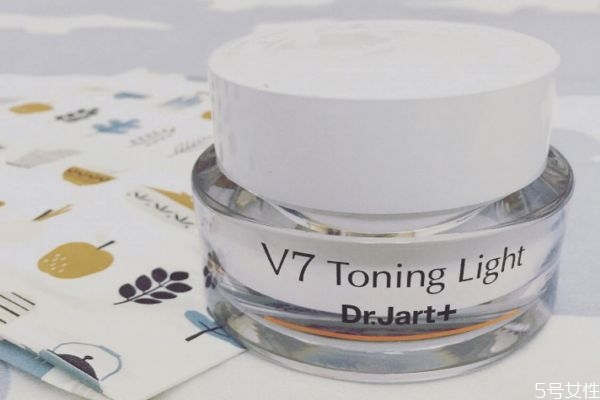 素顏霜可以代替粉底液?jiǎn)?素顏霜可以帶上飛機(jī)嗎 素顏霜可以代替粉底液?jiǎn)?素顏霜可以帶上飛機(jī)嗎