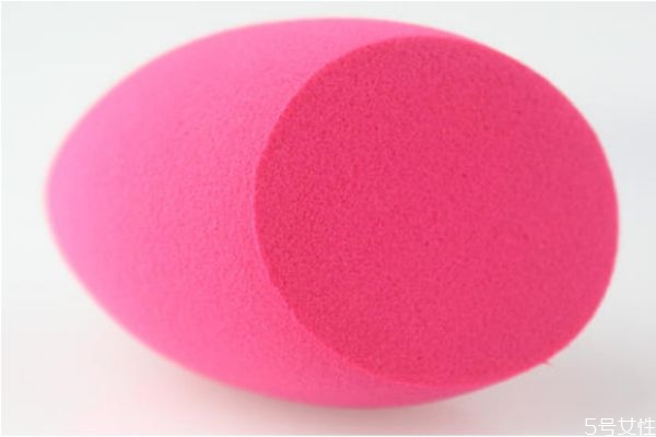 新買的美妝蛋要泡多長(zhǎng)時(shí)間 美妝蛋每次用完怎么保存合適 新買的美妝蛋要泡多長(zhǎng)時(shí)間 美妝蛋每次用完怎么保存合適